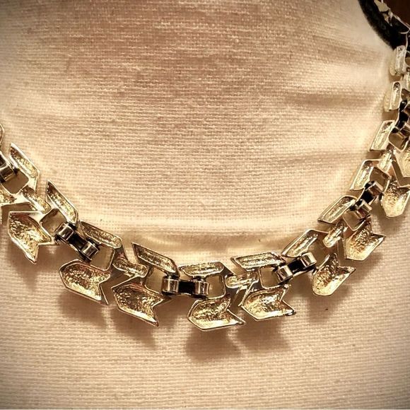 Vintage gold tone 17 1/2” necklace - Picture 5 of 8